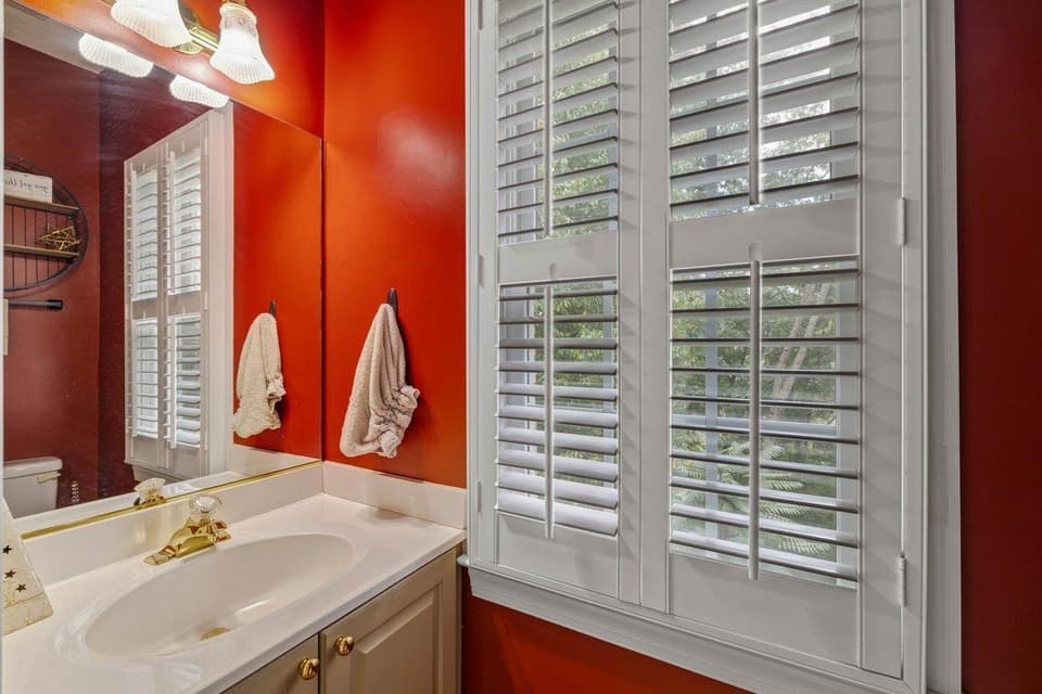 2050 Lubna Drive, photo 17 of 40