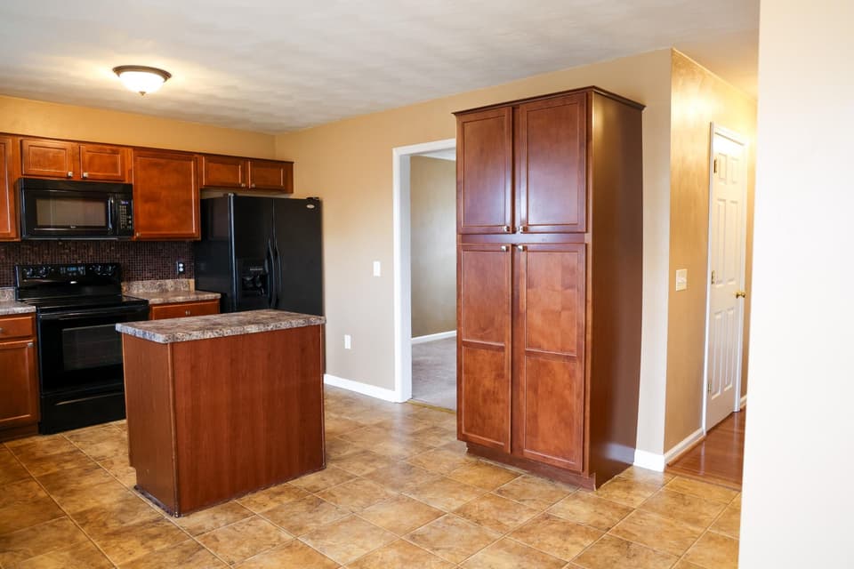 505 Keystone Drive, photo 9 of 40