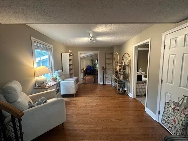 440 Aurora Lane, photo 8 of 37