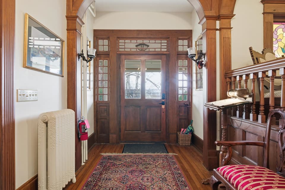 311 E Main Street, photo 4 of 40