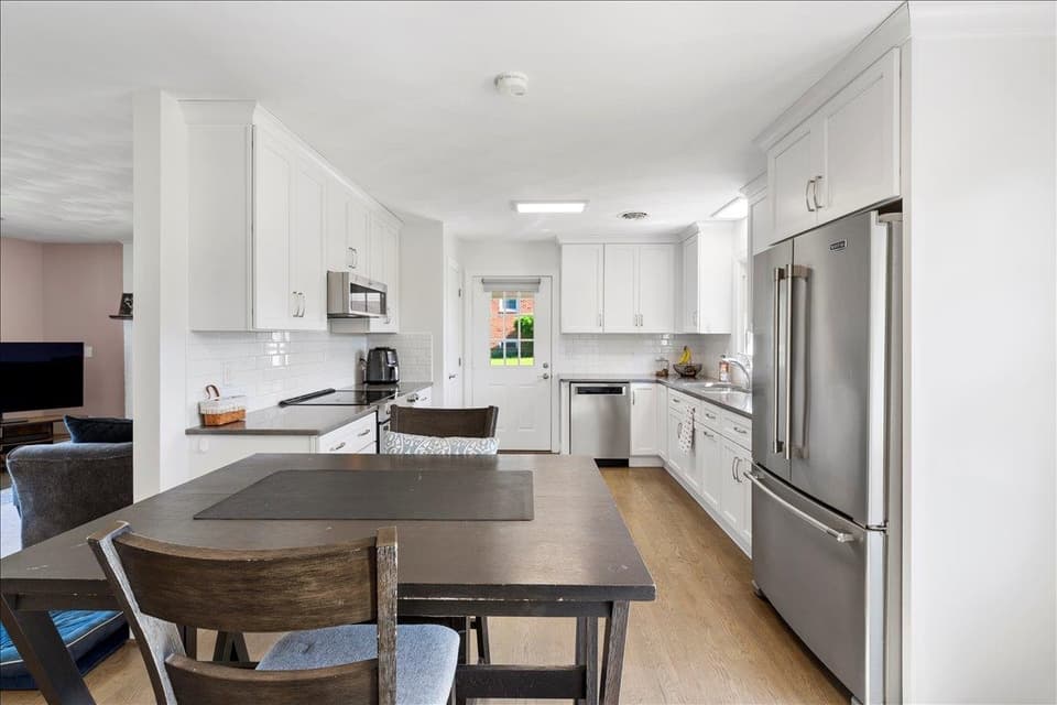 180 Henley Drive, photo 22 of 40