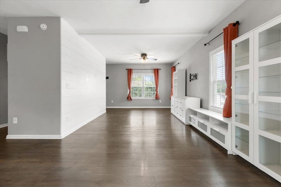954 Brooklyn Avenue, photo 14 of 40