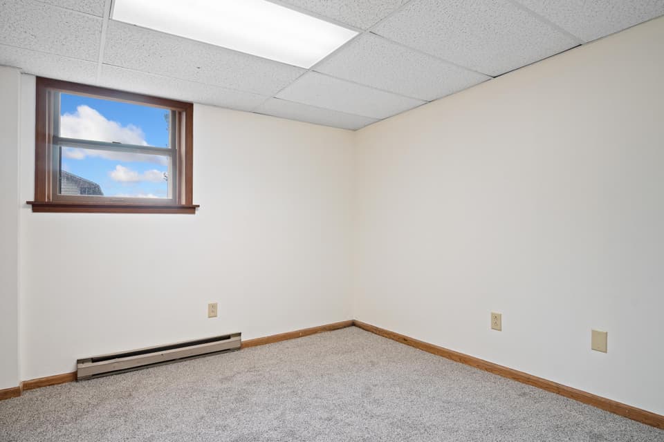 405 Overland Drive, photo 31 of 40