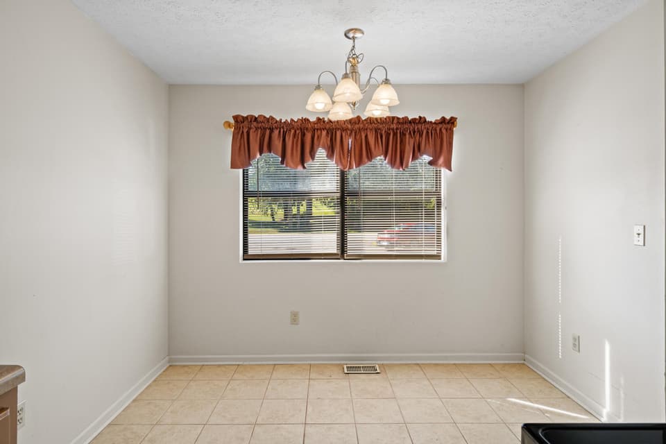 2596 Glade Drive SE, photo 7 of 24