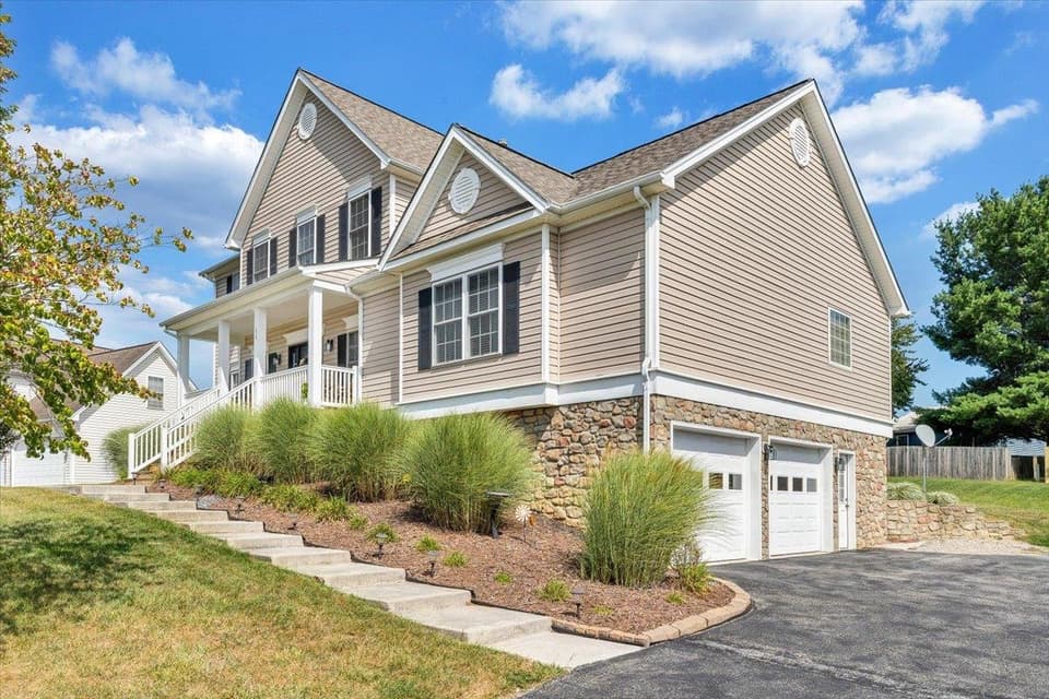 260 Citrine Court NW, photo 3 of 40