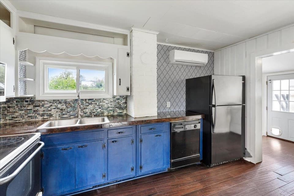 690 Harless Street, photo 23 of 40