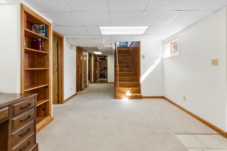 180 Henley Drive, photo 36 of 40