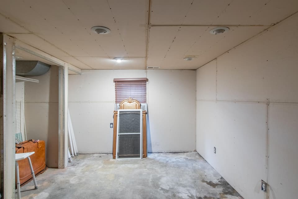 855 E Main St, photo 26 of 35