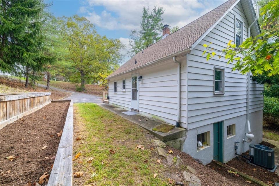 1008 Rock Road E, photo 4 of 27