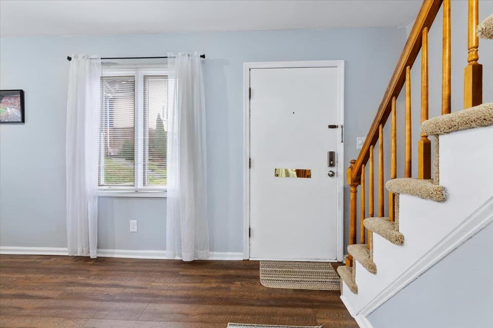 229 Lester Place, photo 4 of 40