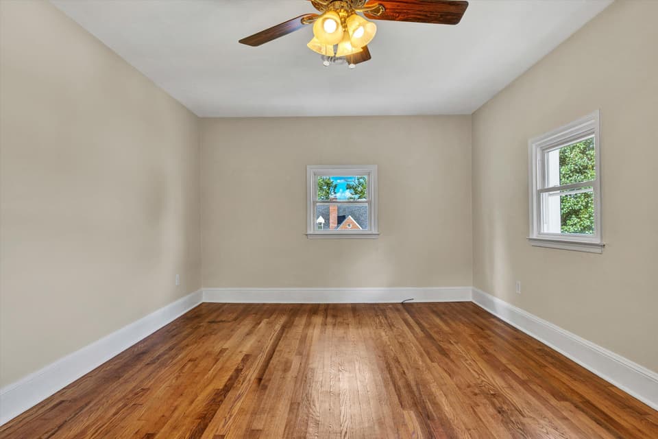 215 S Hill Drive, photo 10 of 37