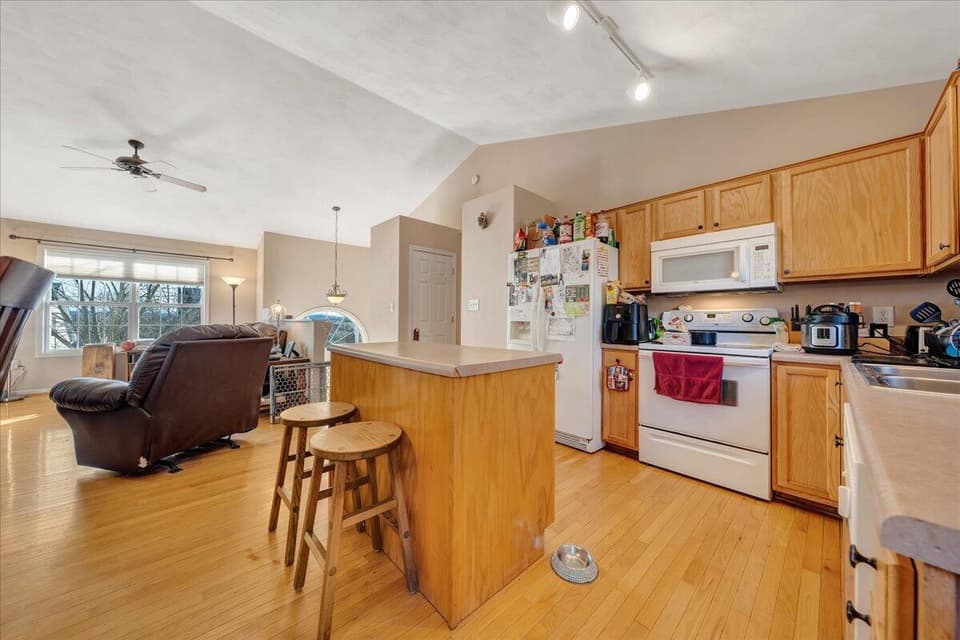 140 Wistaria Drive, photo 8 of 18