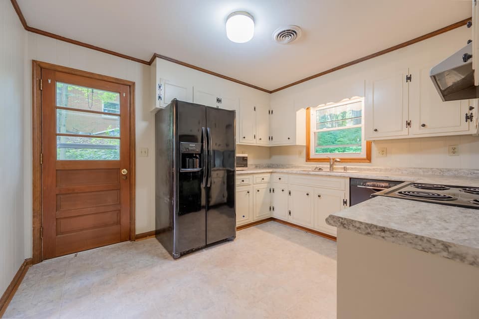 1245 Chestnut Drive, photo 11 of 40