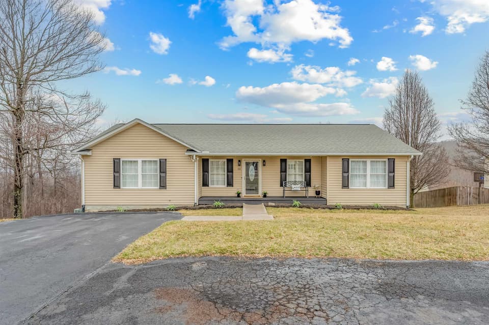 50 Woodridge Drive, Christiansburg, photo 2