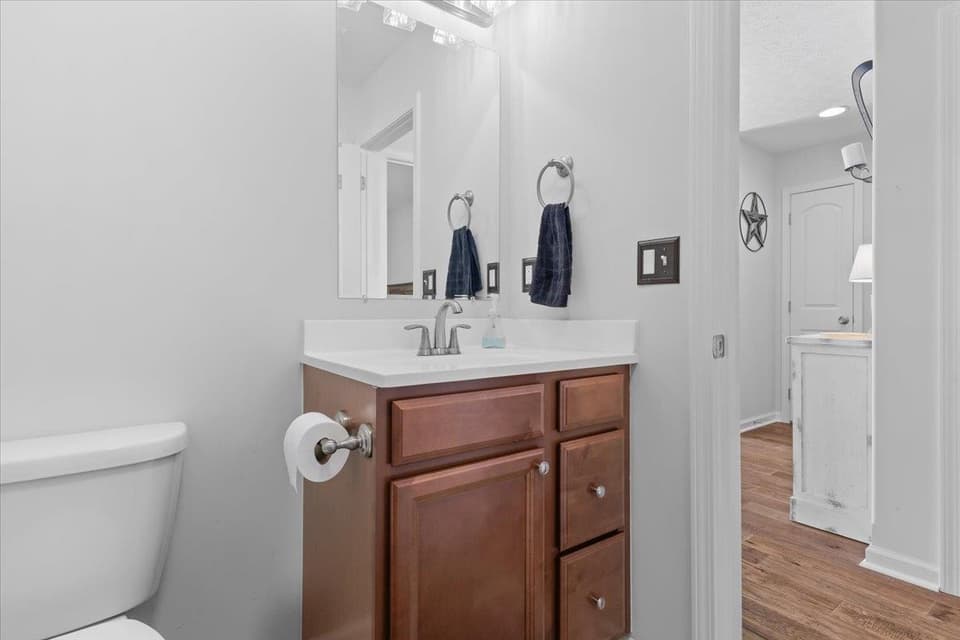 2150 Giles Drive, photo 8 of 37
