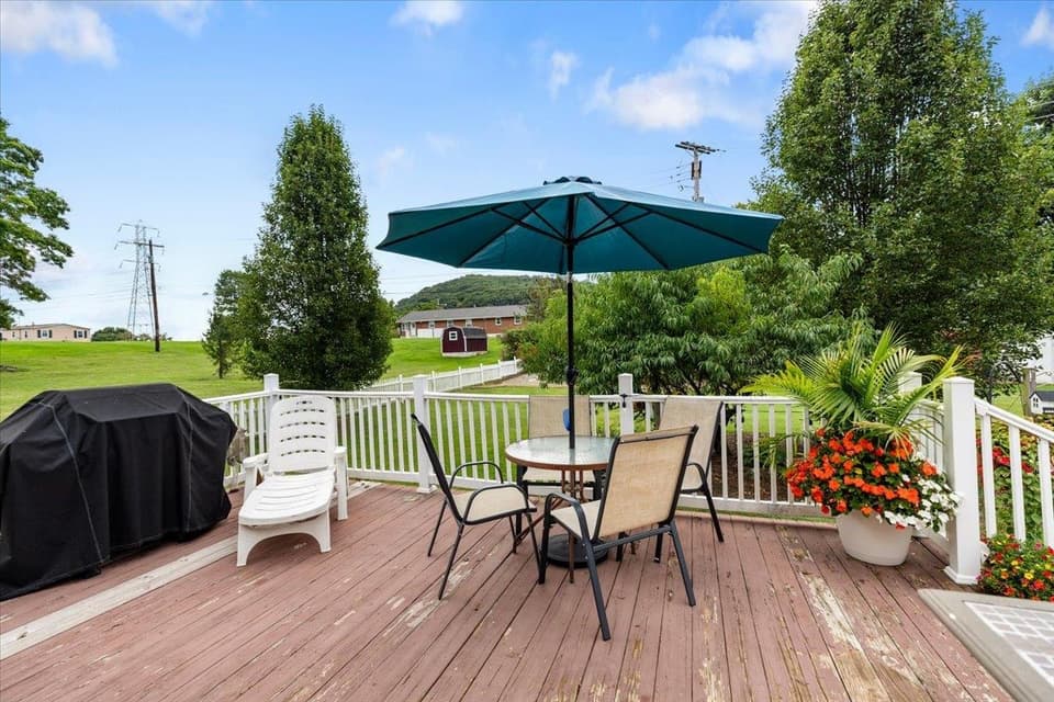115 Gum Drive, photo 15 of 40