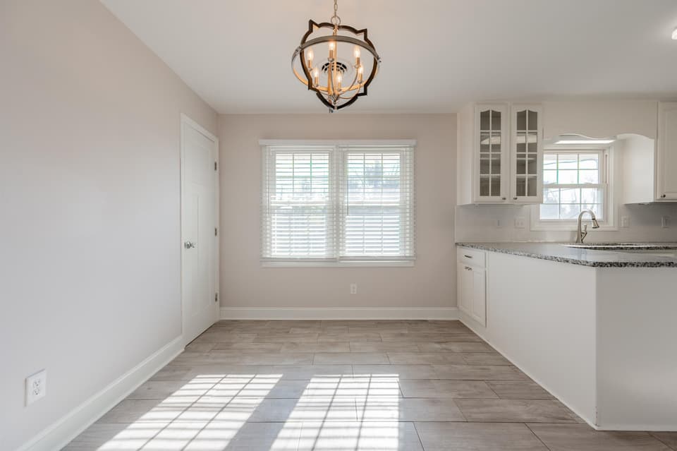 230 Montgomery Street NE, photo 12 of 40