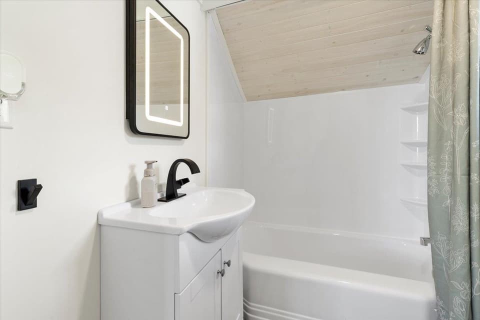 612 E Main Street, photo 39 of 40