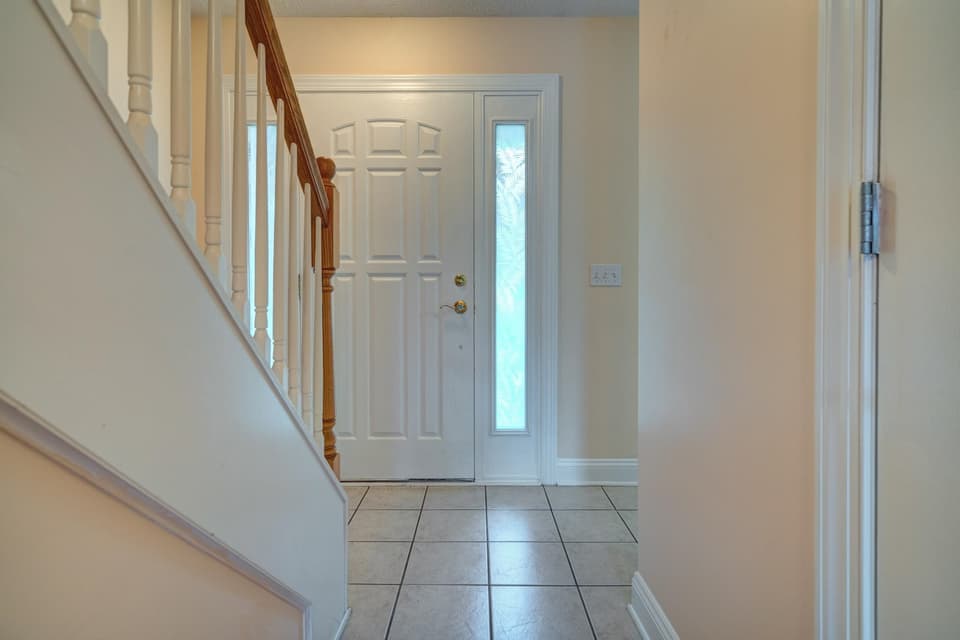815 Oaktree Boulevard, photo 2 of 30