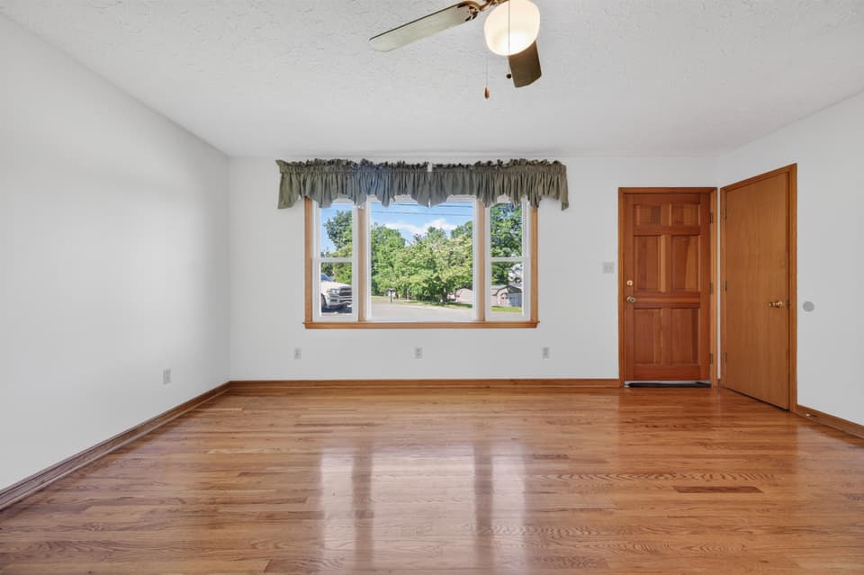 660 McDaniel Drive, photo 8 of 40