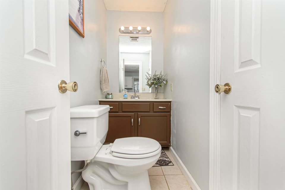 595 Tarrytown Road, photo 16 of 33