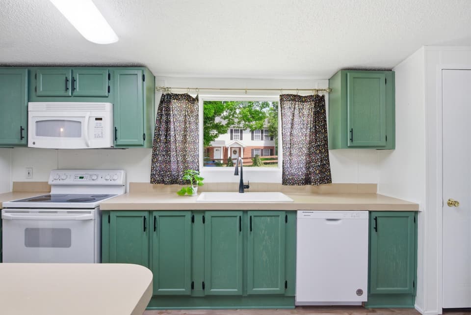 670 Liberty Street NE, photo 17 of 38