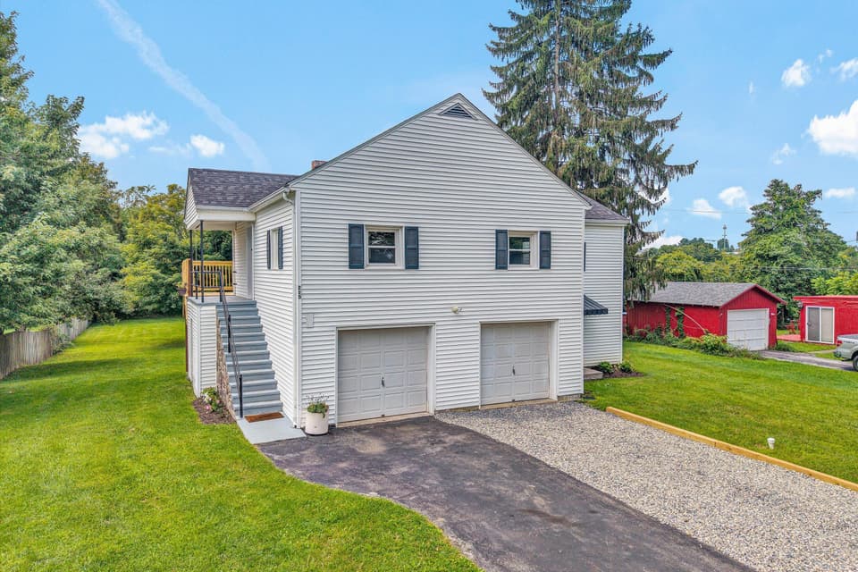 215 S Hill Dr, photo 3 of 37