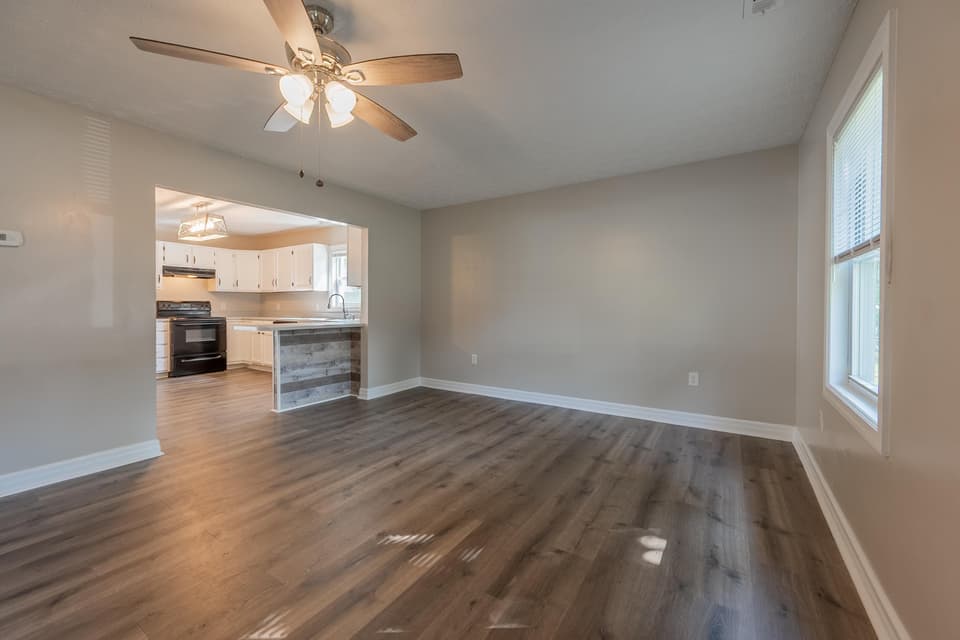 375 Warren Street, photo 7 of 40