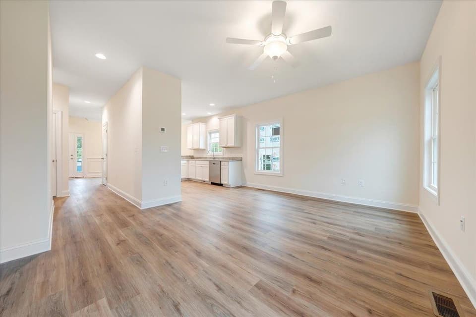 950 Holland Loop, photo 31 of 40