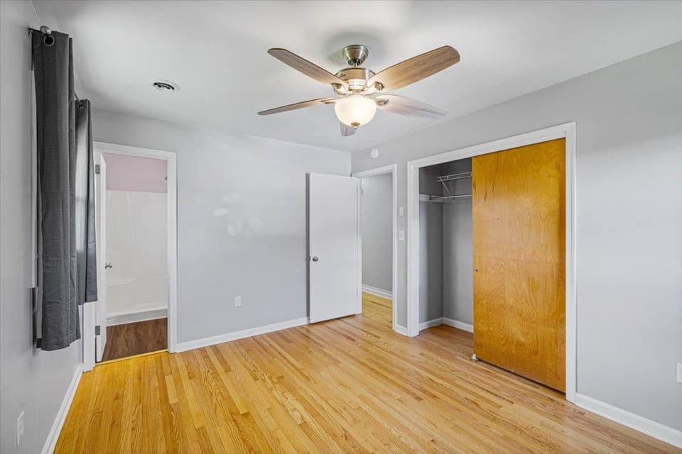 130 Greenway Drive, photo 8 of 30