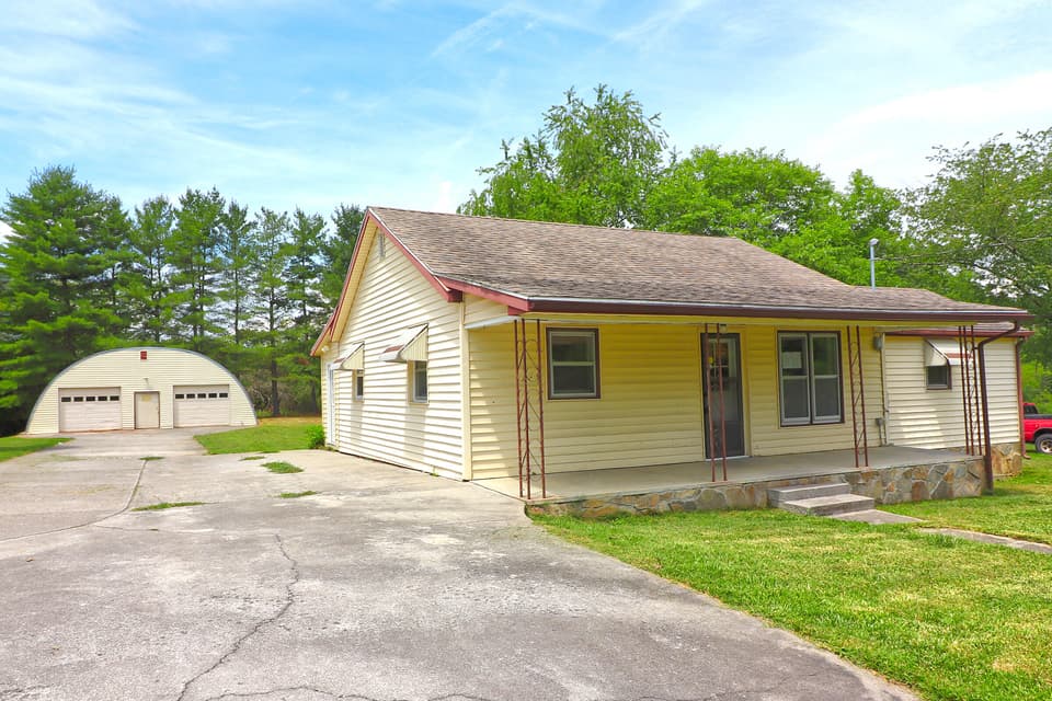 1551 Fire Tower Rd, Christiansburg, VA