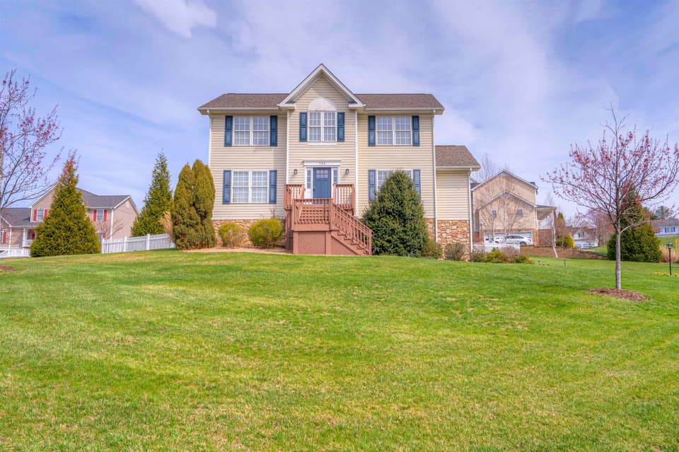 735 George Edward Viaduct, Christiansburg, VA