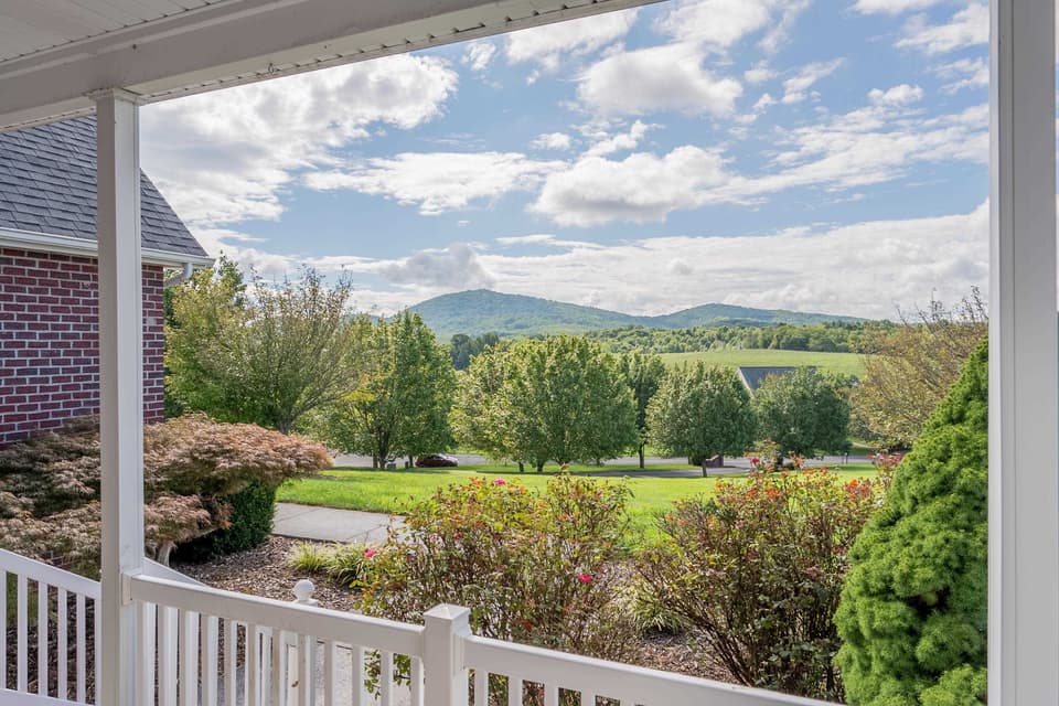 3810 Divine Drive, photo 10 of 40