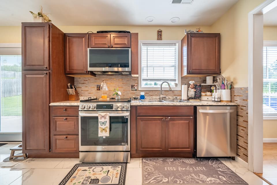 435 Majestic Drive, photo 10 of 26