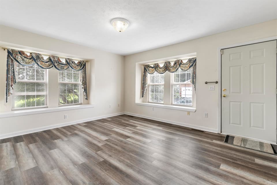 115 Darci Drive SE, photo 8 of 27