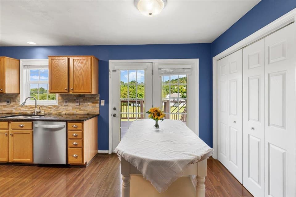 305 Sequoia Circle, photo 18 of 40