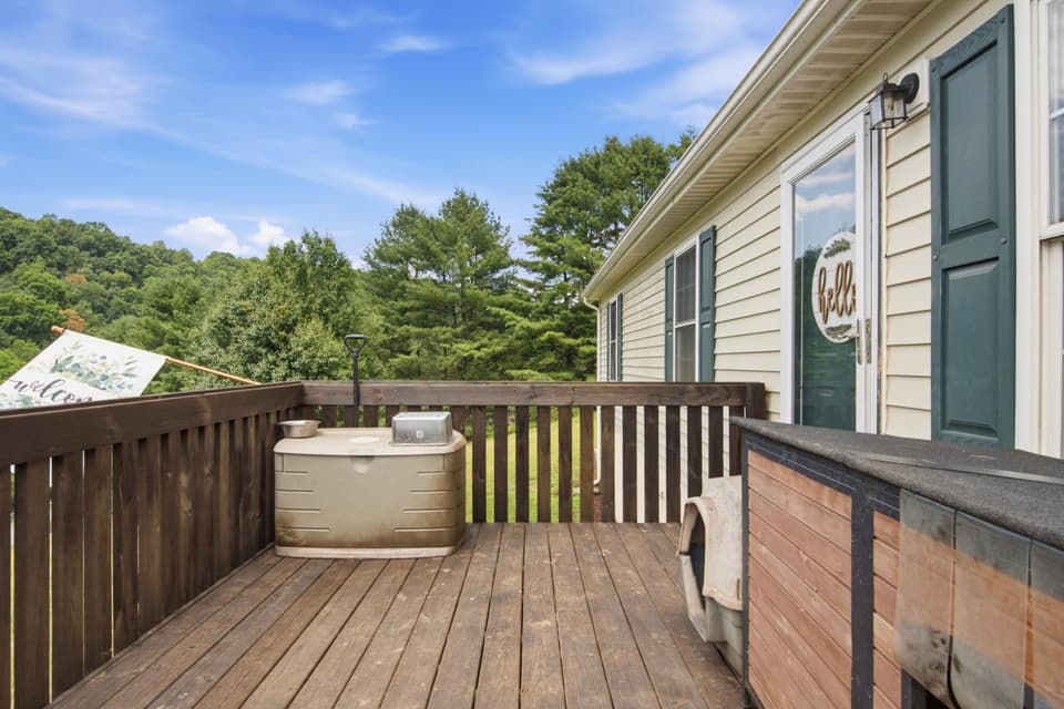 479 Smith Creek Road, photo 5 of 40