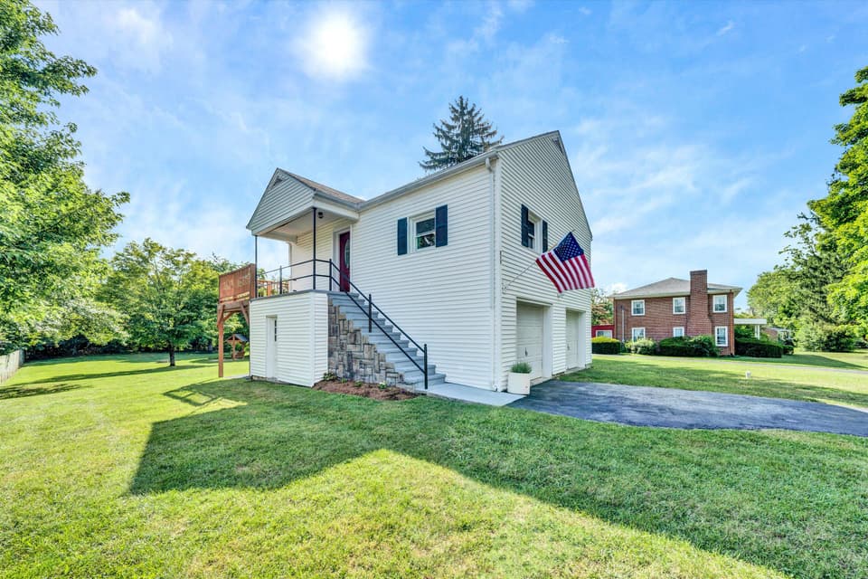 215 S Hill Drive, photo 5 of 37