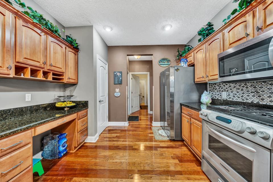 55 Revolution Cir, photo 15 of 35