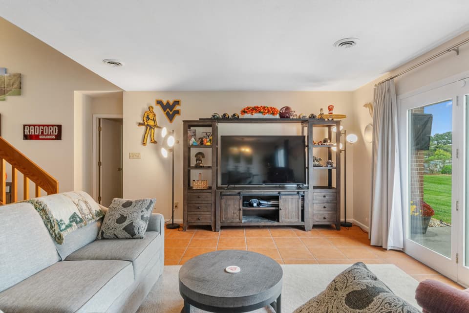 80 Patricia Lane, photo 9 of 40