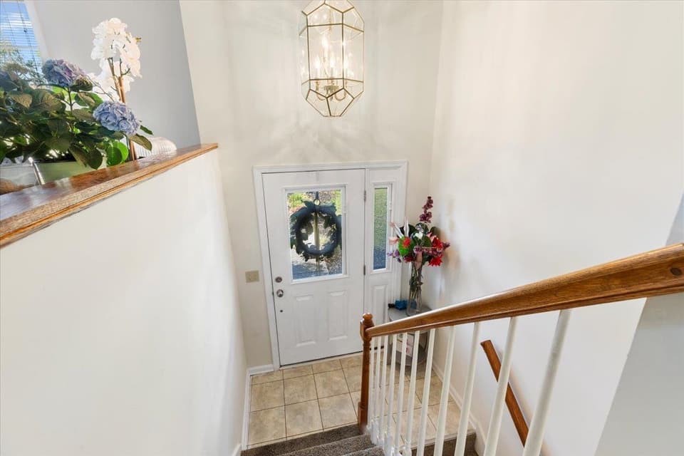 650 Warren Court, photo 12 of 40