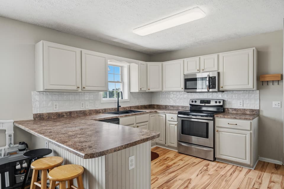 1685 Forelmont Street, photo 13 of 40