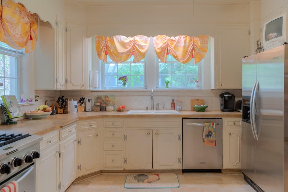 110 E Main Street, photo 24 of 37
