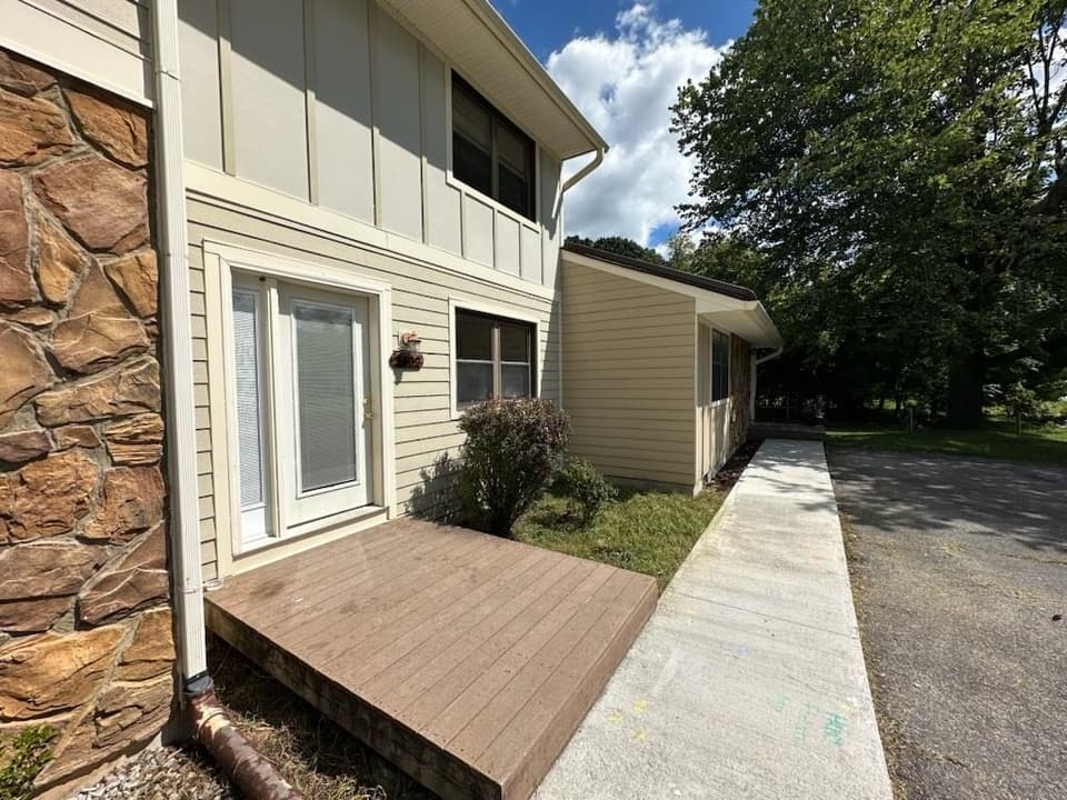 2602 Glade Drive, photo 2 of 21