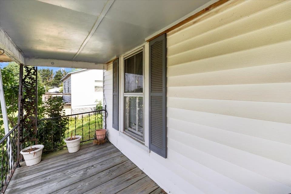 1160 Montgomery Street, photo 8 of 40