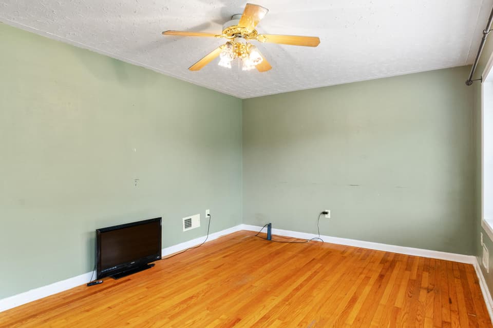 955 McHenry Avenue, photo 8 of 29