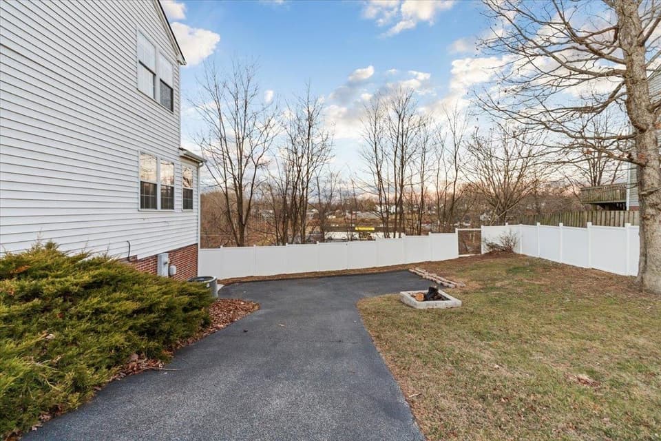 250 Barkwood Street, photo 6 of 40