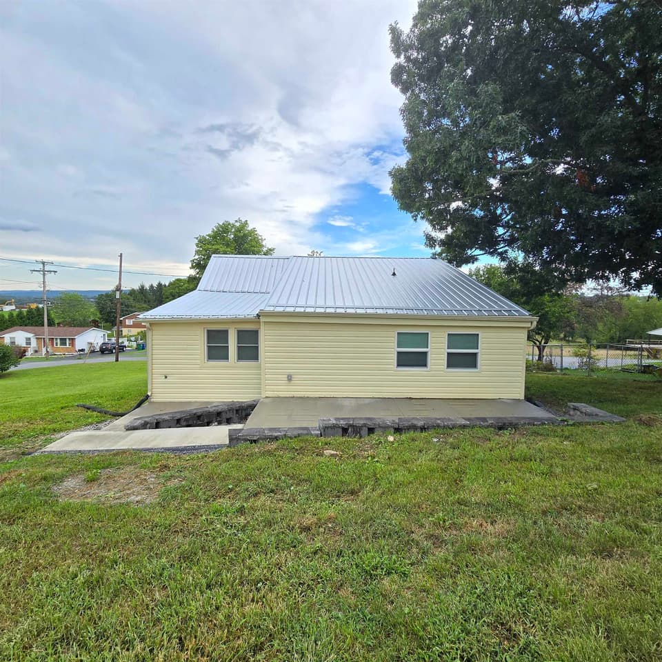 450 Wades Lane, photo 6 of 35