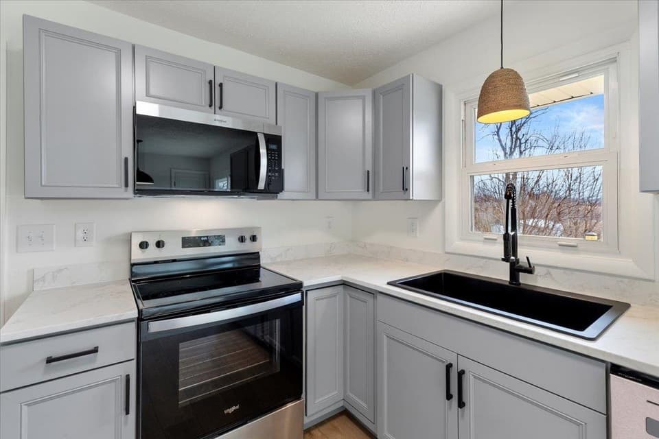 326 Rolling Hills Drive, photo 18 of 40