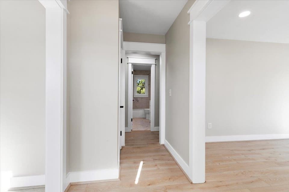 855 Mountain View Drive, photo 9 of 40